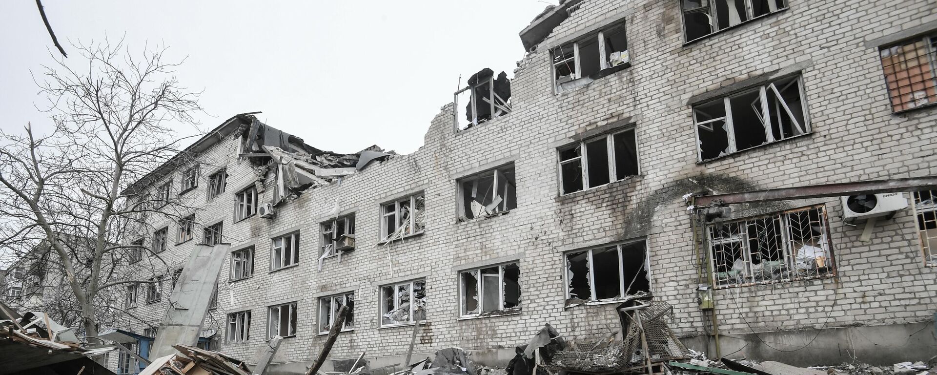 Consecuencias de los ataques de artillería de las tropas ucranianas contra una zona residencial en en Zaporozhie - Sputnik Mundo, 1920, 08.01.2023