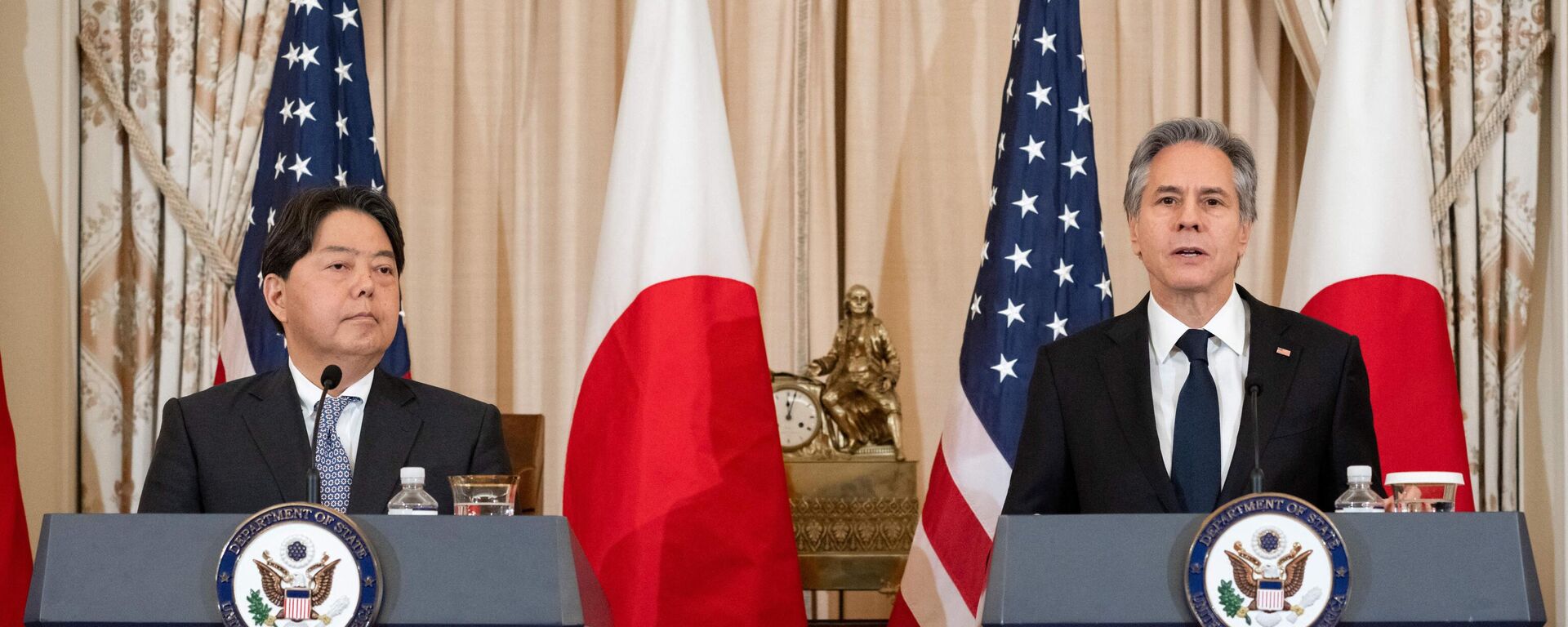 El ministro de Asuntos Exteriores de Japón, Yoshimasa Hayashi, y el secretario de Estado de EEUU, Antony Blinken, en Washington DC, el 11 de enero de 2023 - Sputnik Mundo, 1920, 12.01.2023