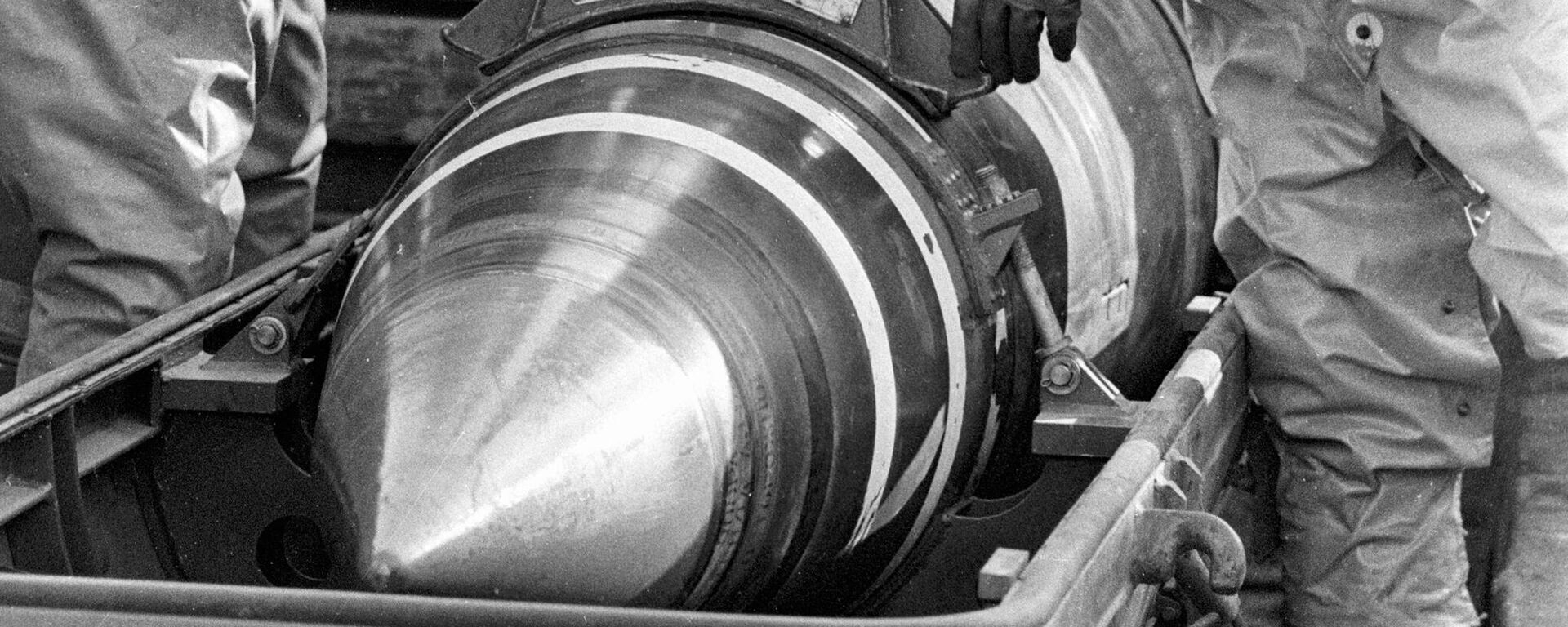 Los militares empaquetan cabezas nucleares en contenedores para trasladarlas desde Ucrania - Sputnik Mundo, 1920, 01.02.2023