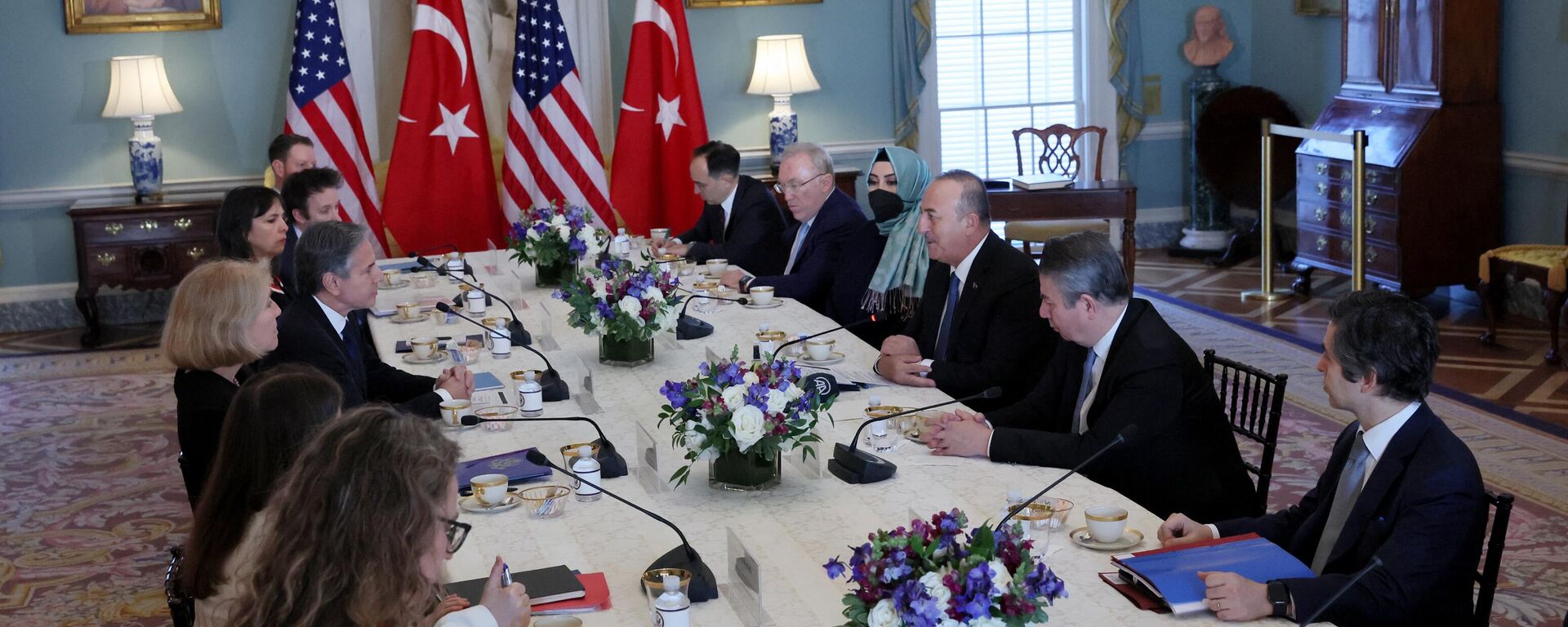 El secretario de Estado estadounidense Antony Blinken se reúne con el ministro de Asuntos Exteriores turco Mevlut Cavusoglu en el Departamento de Estado en Washington, el 18 de enero de 2023  - Sputnik Mundo, 1920, 19.01.2023