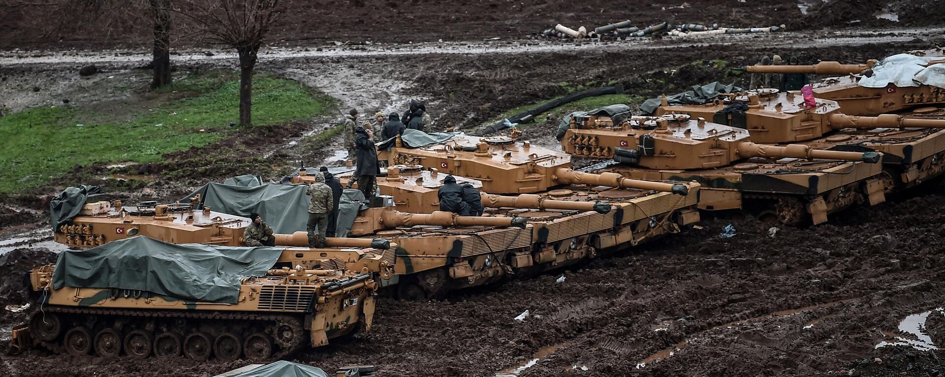 Soldados turcos sobre sus tanques de batalla Leopard 2A4 de fabricación alemana en 2018 (archivo) - Sputnik Mundo, 1920, 25.01.2023