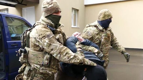 Servicio Federal de Seguridad de Rusia (FSB) detienen a una persona (imagen referencial) - Sputnik Mundo