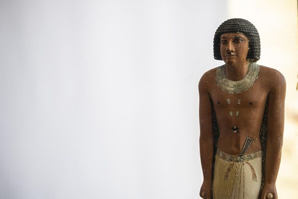 La estatuilla de un faraón egipcio descubierta en una excavación en la necrópolis de Saqqara. - Sputnik Mundo