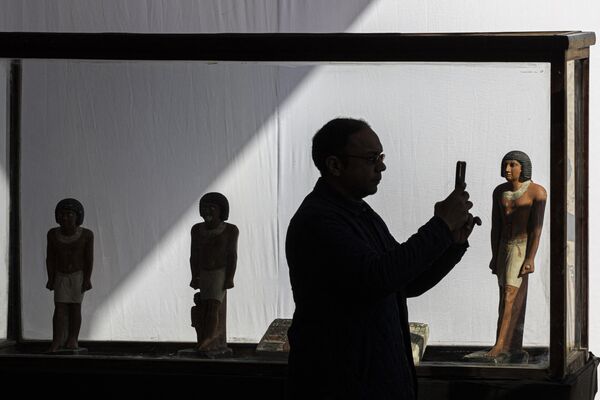 Los primeros entierros del sitio de Saqqara, declarado Patrimonio de la Humanidad por la UNESCO, se remontan a la primera dinastía de los faraones y datan de los siglos XXXI a XXIX a.C. Los científicos egipcios están excavando allí desde 2018. - Sputnik Mundo