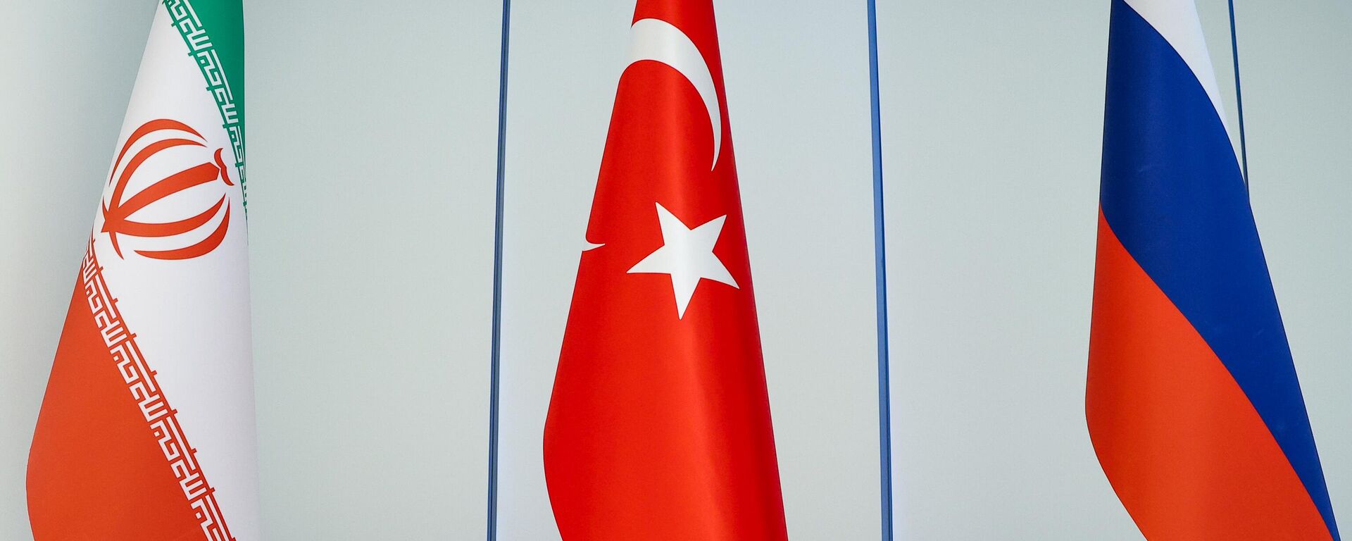 Las banderas de Irán, Turquía y Rusia - Sputnik Mundo, 1920, 01.02.2023