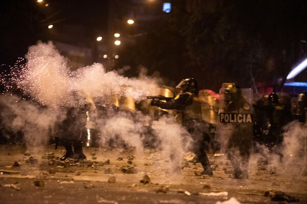 Elementos de la Policía Nacional del Perú (PNP) han sido llamados a actuar con responsabilidad y moderación durante las manifestaciones. - Sputnik Mundo