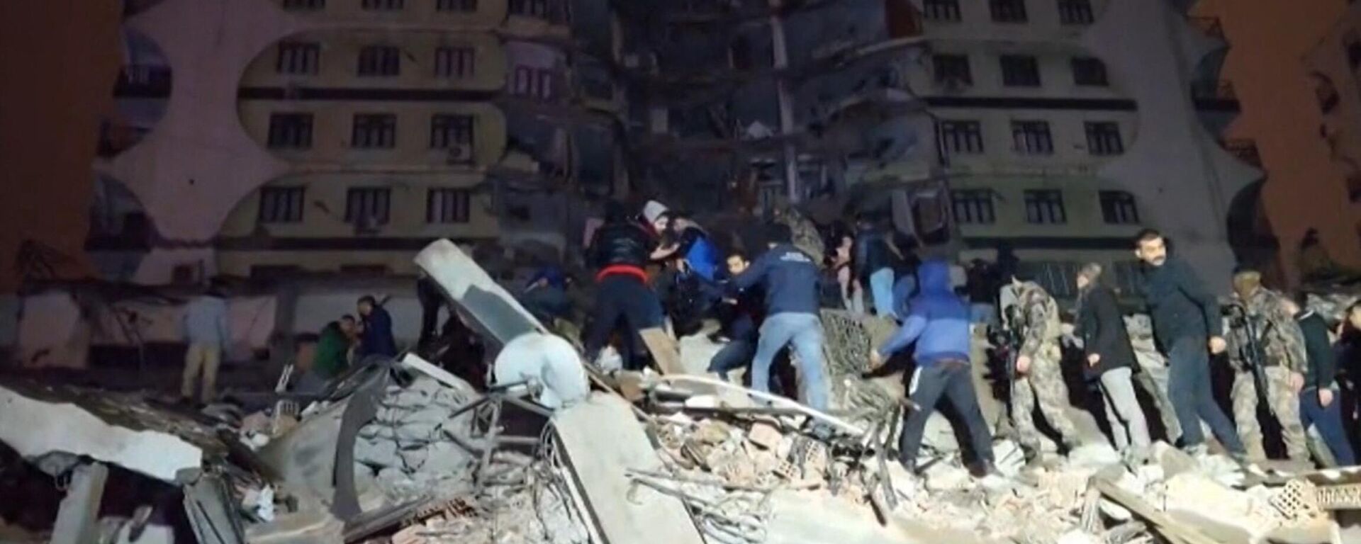 Edificio colapsado en el sismo de 7,8 de Turquía - Sputnik Mundo, 1920, 06.02.2023