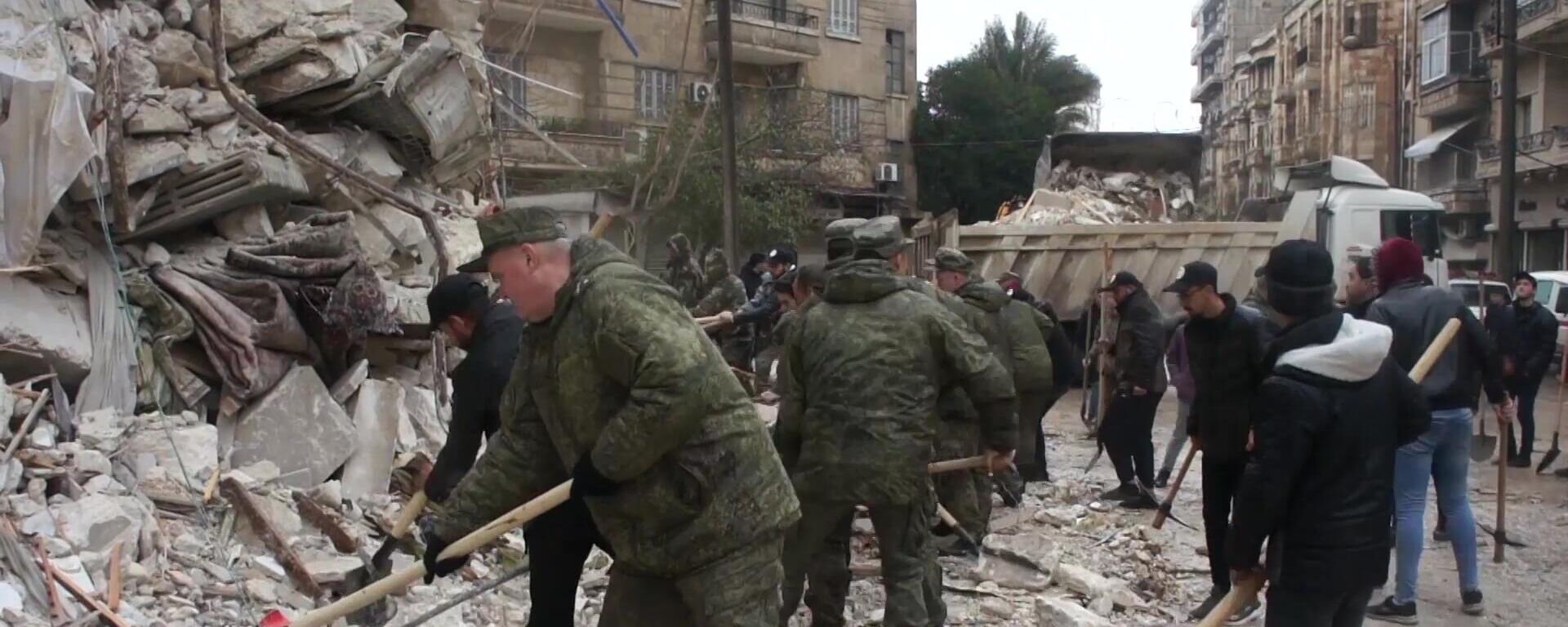 Los militares rusos ayudan a eliminar las consecuencias de los sismos fuertes en Siria - Sputnik Mundo, 1920, 07.02.2023