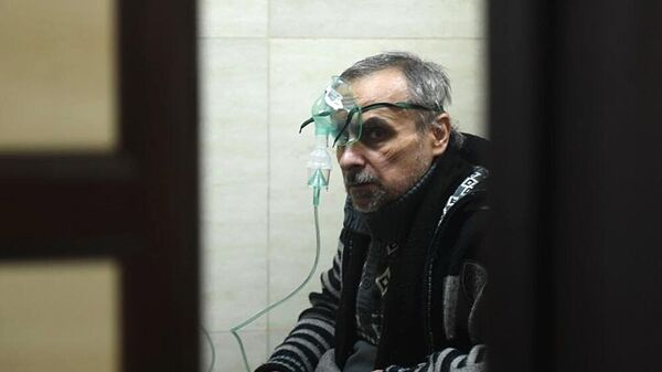 Un hombre herido en un terremoto en Siria - Sputnik Mundo