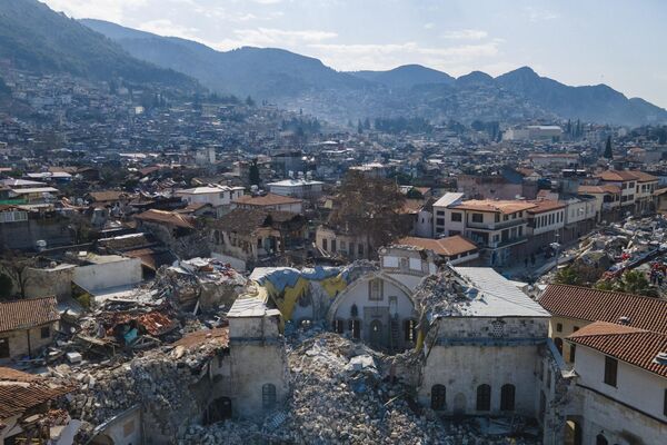 Las ruinas que quedaron de la mezquita Habib-i Neccar en Antakya después de la catástrofe del 6 de febrero. - Sputnik Mundo