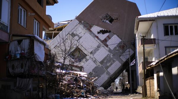Las consecuencias de los terremotos en Turquía, el 13 de febrero - Sputnik Mundo