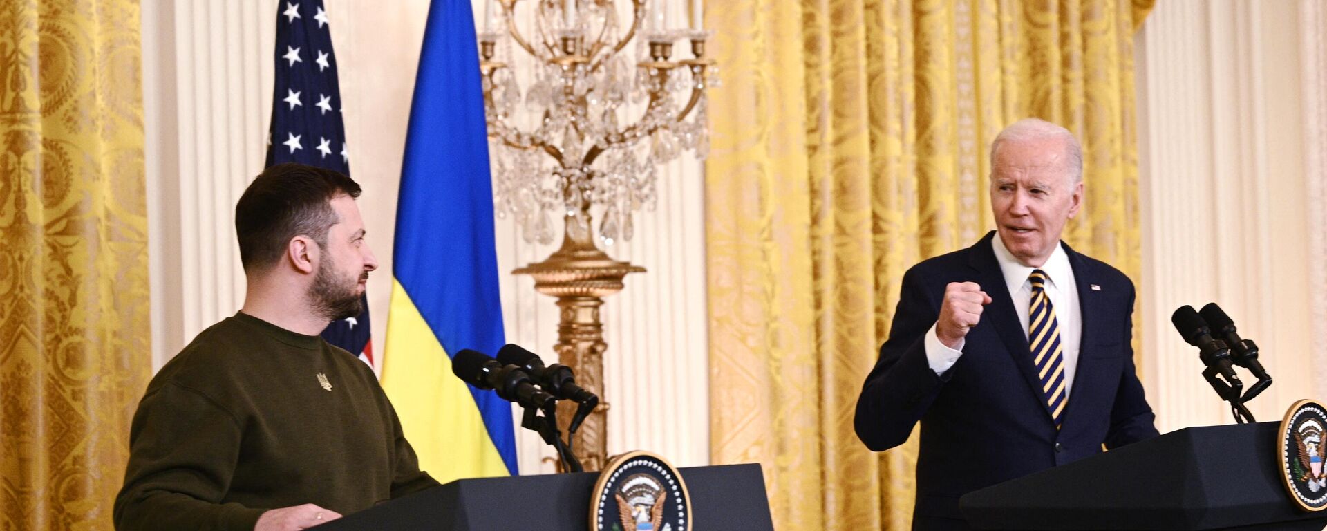 El presidente de EEUU, Joe Biden, con su homólogo de Ucrania, Volodímir Zelenski, en conferencia de prensa el 21 de diciembre de 2022 - Sputnik Mundo, 1920, 15.02.2023