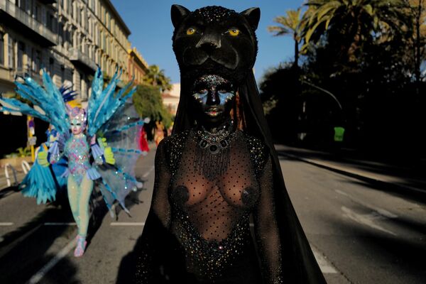Participantes en el 150 carnaval tradicional de Niza, Francia. - Sputnik Mundo