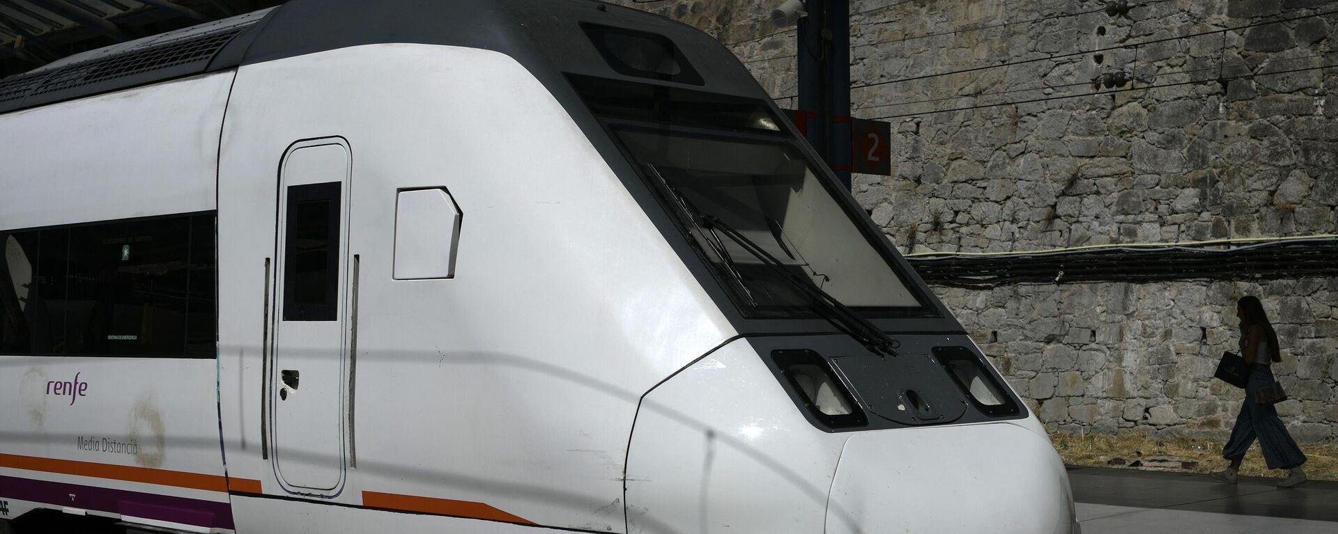 Los trenes de Renfe, que van de Asturias a Cantabria, son más grandes de lo que soportan las vías de esta zona. - Sputnik Mundo, 1920, 20.02.2023