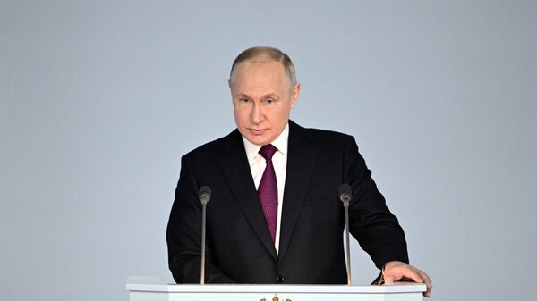 El presidente ruso, Vladímir Putin, pronuncia su discurso anual ante la Asamblea Federal el 21 de febrero de 2023. - Sputnik Mundo