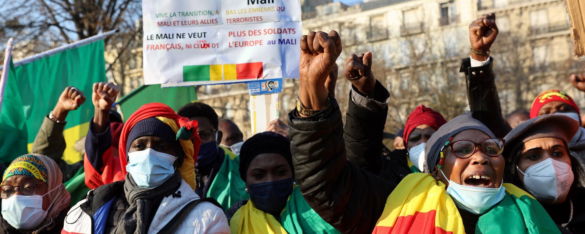 Partidarios malienses a favor de la junta militar gobernante, participan durante una manifestación contra Francia, el 15 de enero de 2022  - Sputnik Mundo, 1920, 02.03.2023