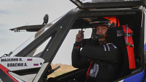 l piloto del equipo Snag Racing, Nikita Mazepin, durante la prueba de rally Ruta de la Seda 2022 en Astracán - Sputnik Mundo