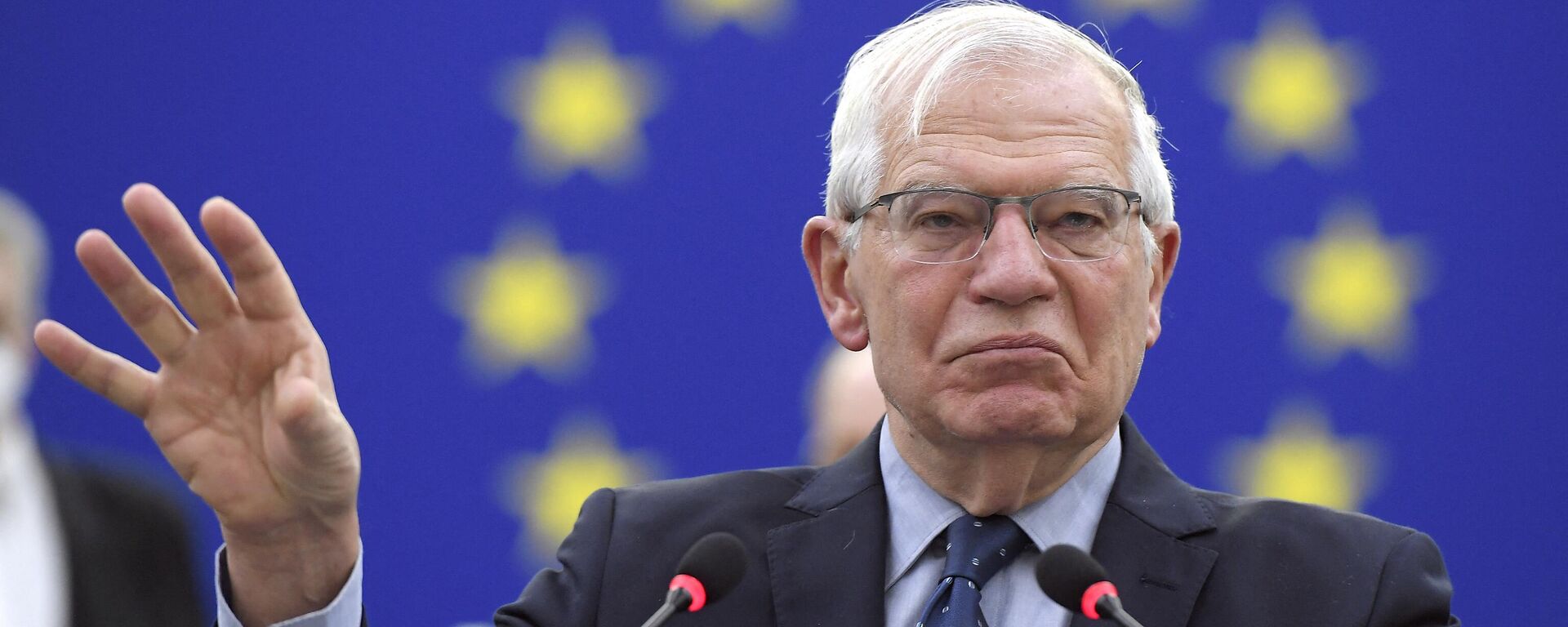 El jefe de Política Exterior de la Unión Europea, Josep Borrell, habla durante un debate sobre la injerencia extranjera en todos los procesos democráticos de la Unión Europea, el 8 de marzo de 2022. - Sputnik Mundo, 1920, 26.03.2023