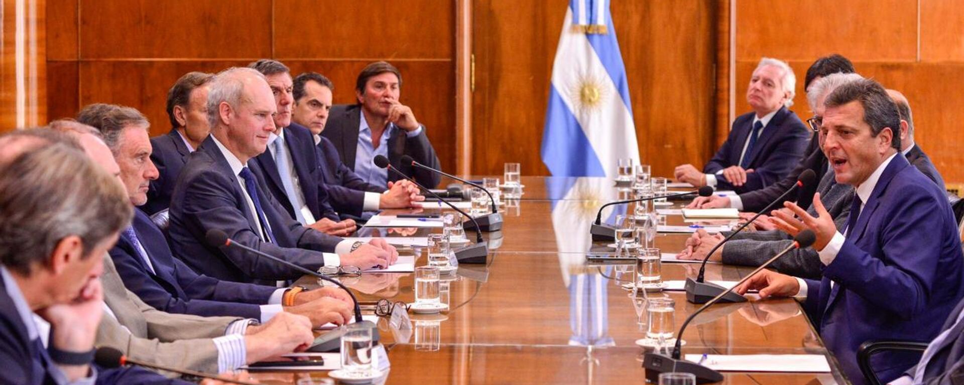 El Ministerio argentino de Economía se reúne con representantes de los bancos - Sputnik Mundo, 1920, 06.03.2023