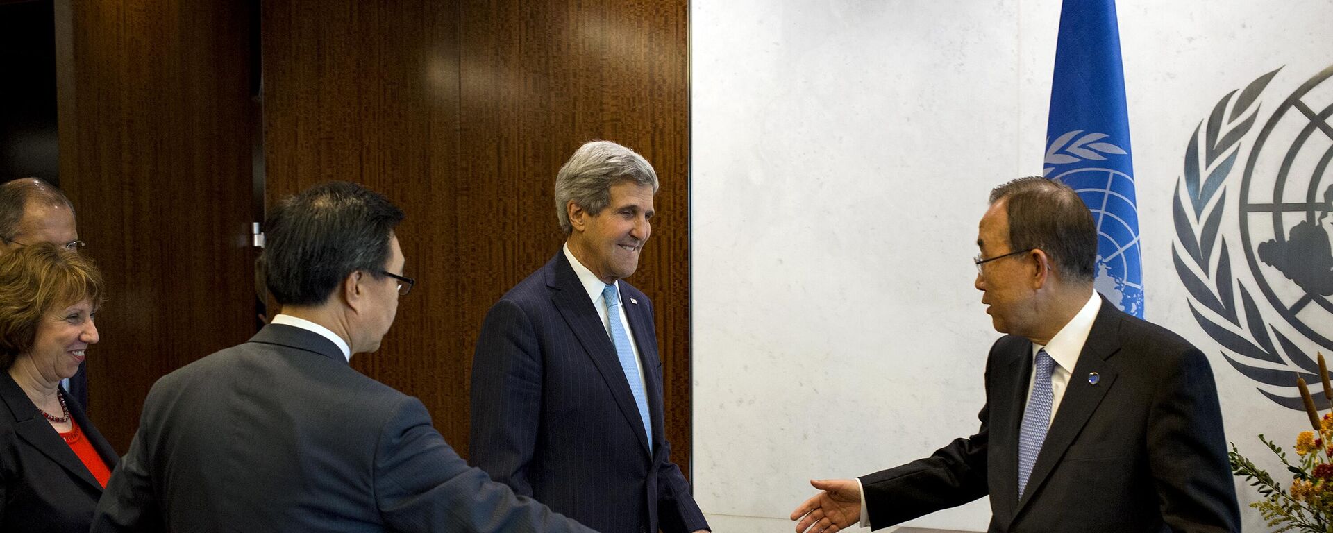 El ex secretario de Estado de EEUU, John Kerry, sonríe al entrar en la reunión del Cuarteto de Oriente Medio en el 68º período de sesiones de la Asamblea General de las Naciones Unidas en la sede de las Naciones Unidas en 2013 - Sputnik Mundo, 1920, 07.03.2023