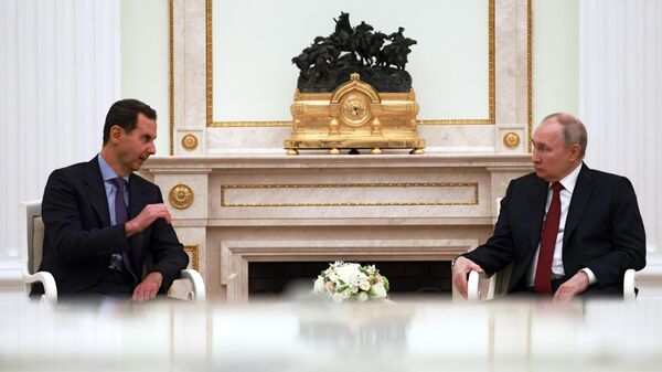 Las conversaciones entre el presidente ruso Vladímir Putin y el mandatario sirio Bashar Asad - Sputnik Mundo