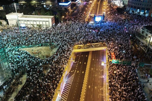 Una imagen aérea muestra una protesta contra el controvertido proyecto de reforma judicial del Gobierno israelí en Tel Aviv. - Sputnik Mundo