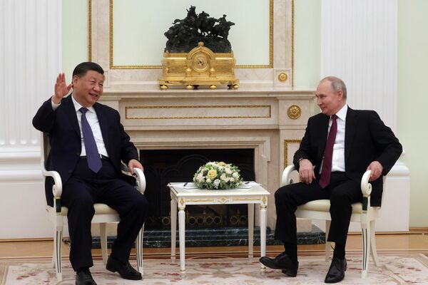 Xi Jinping y Vladímir Putin durante las conversaciones, el 21 de marzo, 2023. - Sputnik Mundo