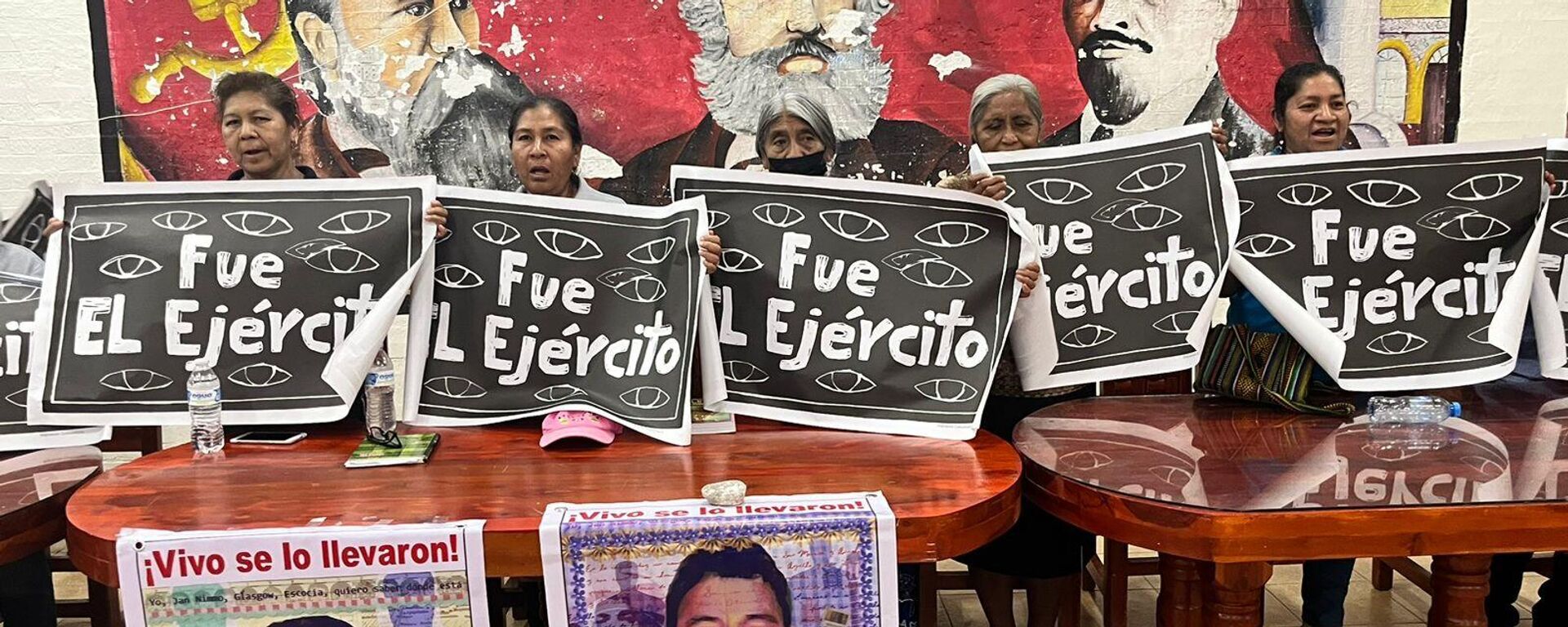Familiares de los 43 normalistas desaparecidos de Ayotzinapa han alzado la voz desde que se perpetró el ataque en 2014 - Sputnik Mundo, 1920, 23.03.2023