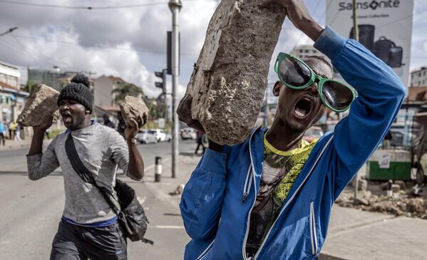 Simpatizantes de la oposición durante una manifestación antigubernamental en demanda de una bajada de impuestos y del costo de la vida en Nairobi, Kenia. - Sputnik Mundo