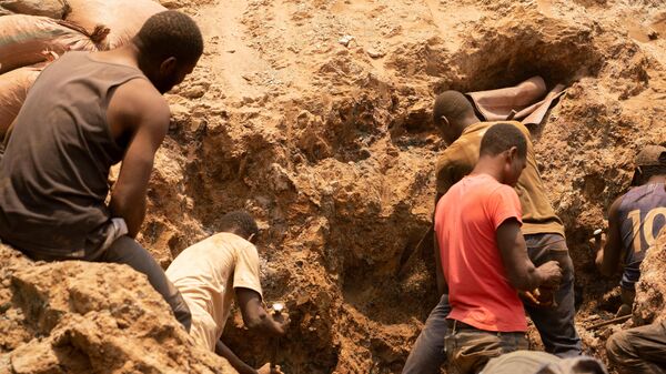 Unos mineros congoleños - Sputnik Mundo
