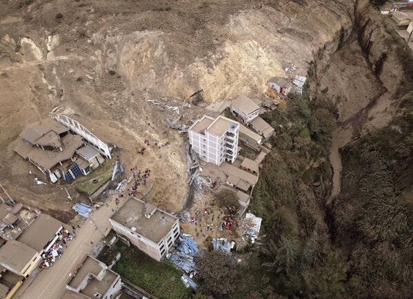 El deslizamiento de tierras afectó a viviendas residenciales la noche del 27 de marzo. - Sputnik Mundo