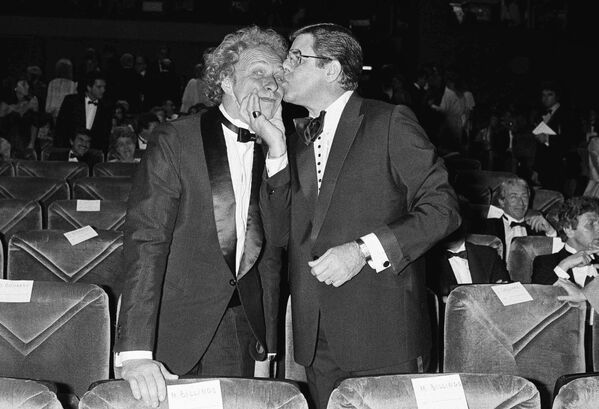 Los actores Jerry Lewis (a la derecha) y Pierre Richard en el 36 Festival de Cine de Cannes, 1983. - Sputnik Mundo