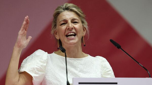 Yolanda Díaz, la ministra española de Trabajo, pronuncia un discurso durante un mitin el 2 de abril de 2023, en Madrid, para anunciar su candidatura a las elecciones generales de diciembre de 2023. - Sputnik Mundo