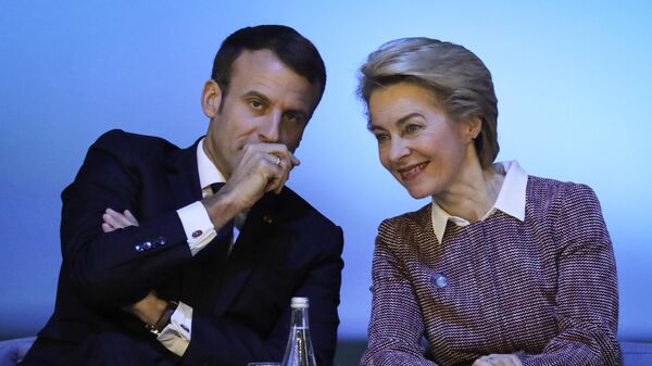 El presidente francés, Emmanuel Macron, y la presidenta de la Comisión Europea, Ursula von der Leyen - Sputnik Mundo