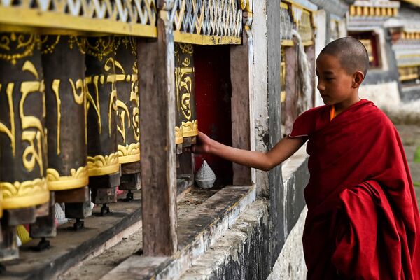 Fundado en 1680-1681, el Monasterio de Tawang es el más grande de la India y el segundo más grande del mundo, después del templo de Potala en el Tíbet. - Sputnik Mundo