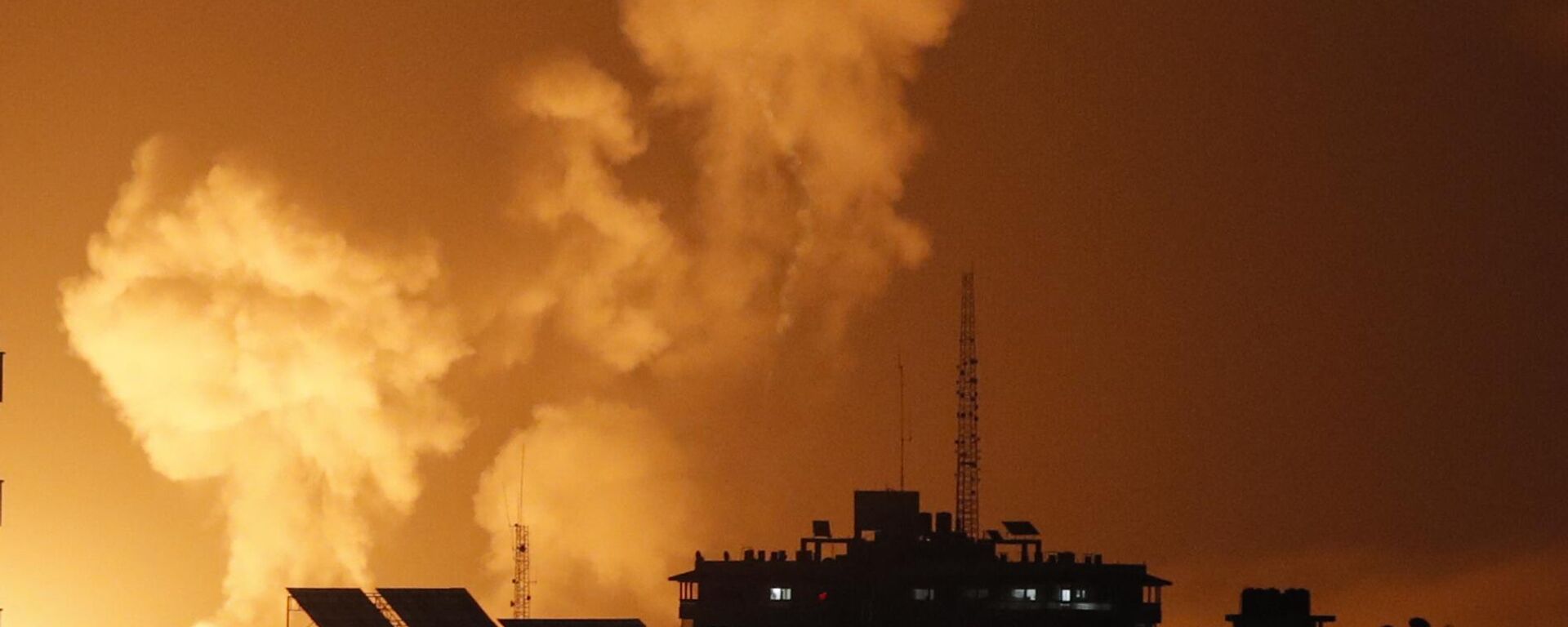 El humo sobre la Franja de Gaza después del ataque israelí - Sputnik Mundo, 1920, 07.04.2023