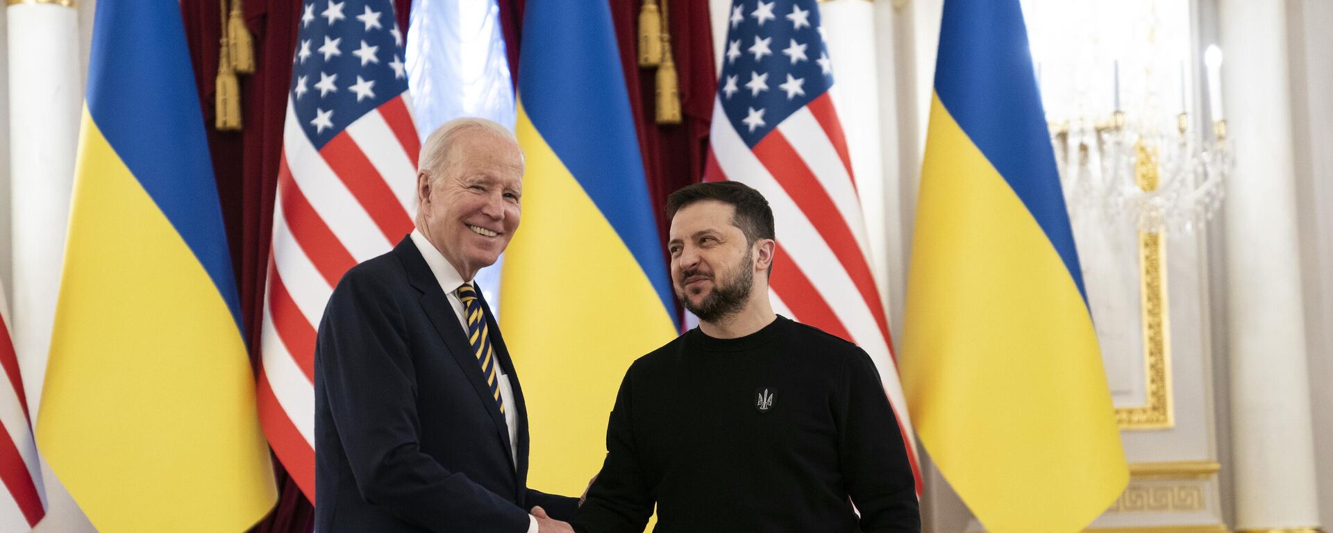 El presidente de EEUU, Joe Biden, y el presidente de Ucrania, Volodímir Zelenski  - Sputnik Mundo, 1920, 27.06.2023