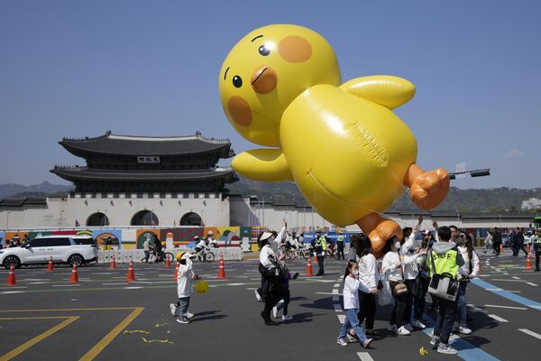 Los participantes en una procesión de Pascua en Seúl, Corea del Sur. - Sputnik Mundo