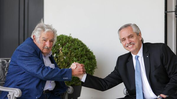 Alberto Fernández se reúne con Pepe Mujica en Argentina - Sputnik Mundo