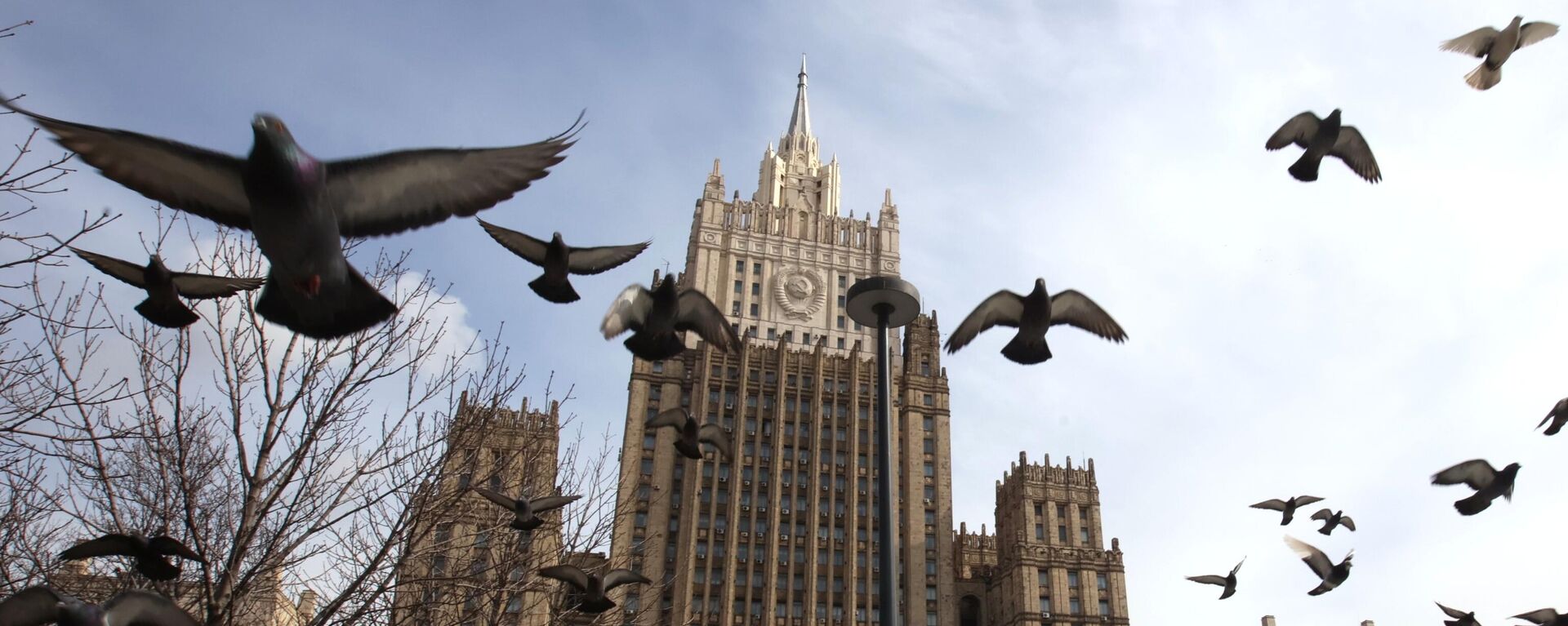El edificio del Ministerio de Asuntos Exteriores ruso en Moscú. - Sputnik Mundo, 1920, 25.04.2023