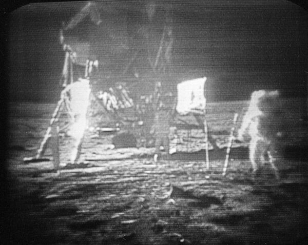Neil Armstrong es el primer hombre del mundo que alunizó. El acontecimiento tuvo lugar el 20 de julio de 1969, durante la misión lunar Apolo 11. - Sputnik Mundo