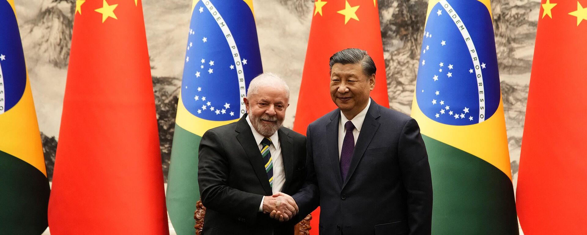 El presidente chino Xi Jinping y el presidente brasileño Luiz Inácio Lula da Silva - Sputnik Mundo, 1920, 14.04.2023