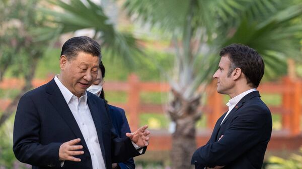 El presidente chino, Xi Jinping, durante una reunión con su homólogo francés, Emmanuel Macron - Sputnik Mundo