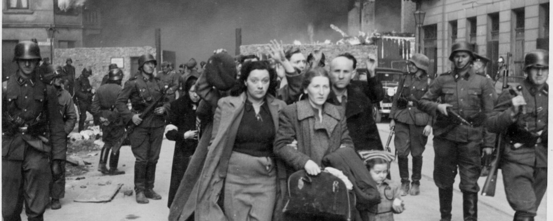 Узники Варшавского гетто во время восстания, апрель-май 1943 г. - Sputnik Mundo, 1920, 19.04.2023