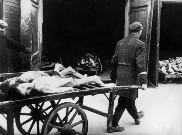 Debido al hacinamiento y a la falta de alimentos, en el gueto de Varsovia estallaban constantemente epidemias. Unas 80.000 personas murieron de enfermedades. - Sputnik Mundo