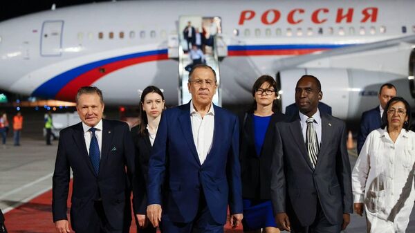 El canciller ruso, Serguéi Lavrov, llega a Cuba.  - Sputnik Mundo