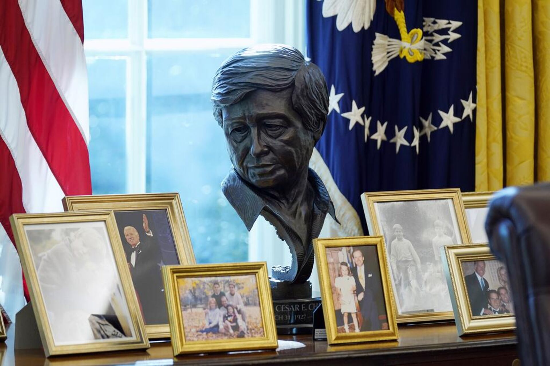 El busto de César Chávez en el despacho oval de la Casa Blanca. - Sputnik Mundo, 1920, 25.04.2023