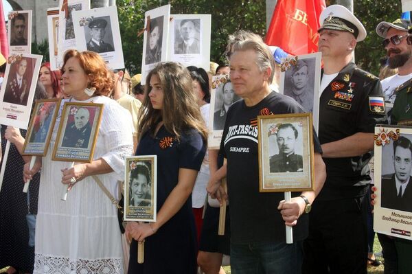 El Embajador de Rusia en Cuba, Víktor Koronelli, durante la marcha del Regimiento Inmortal - Sputnik Mundo