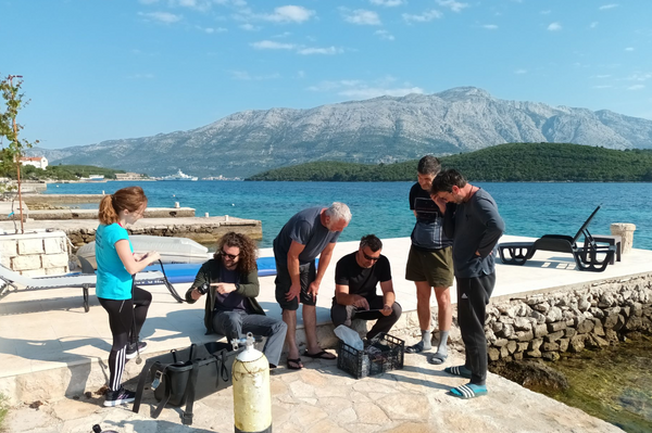 Los arqueólogos subacuáticos de la Universidad de Zadar. - Sputnik Mundo
