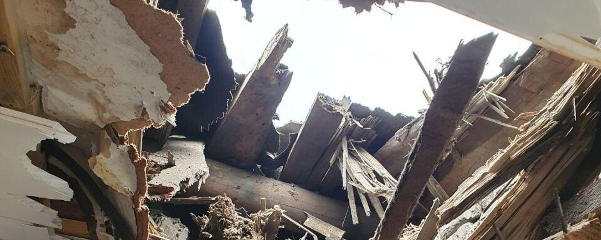 Casa dañada tras bombardeo perpetrado por tropas ucranianas en Górlovka, Donetsk - Sputnik Mundo, 1920, 12.05.2023
